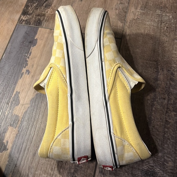 (8) Women’s Vans Checkered Pale Yellow & White Slip On Sneakers - Picture 7 of 10